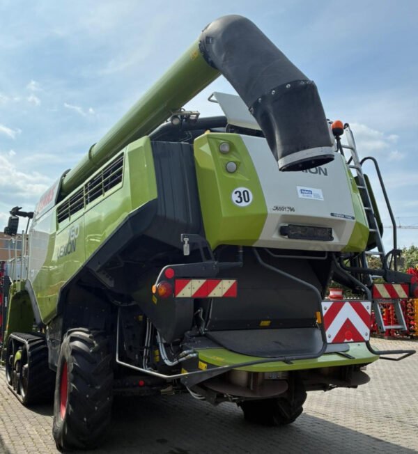 2015 CLAAS LEXION 760 TT – Powerful Terra Trac Combine Built for Stability Performance