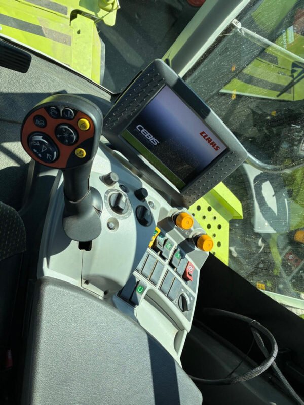 2015 CLAAS LEXION 760 TT – Powerful Terra Trac Combine Built for Stability Performance