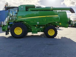 2022 John Deere W650 / W650i – Heavy-Duty Straw Walker Combine for Large Acreage