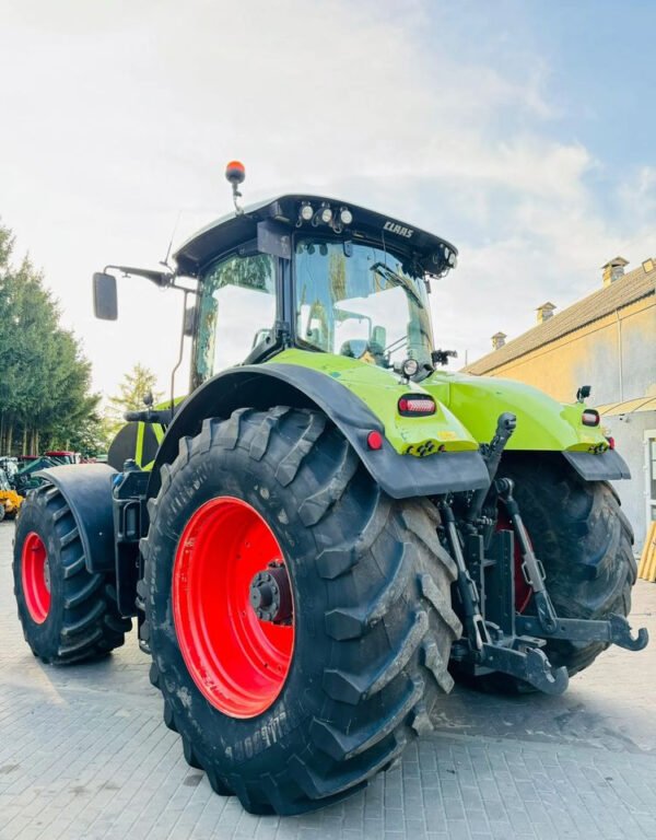2015 CLAAS Axion 930 CMATIC CEBIS – 355 HP Power with Smooth CVT Precision Control