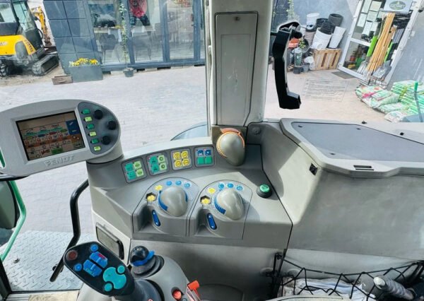 2005 Fendt 926 Vario – Potent CVT Power for Demanding Agriculture