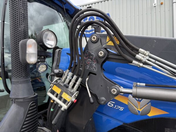 2016 New Holland T6.175 AC T4B – Power & Performance in the 175-Horsepower Class