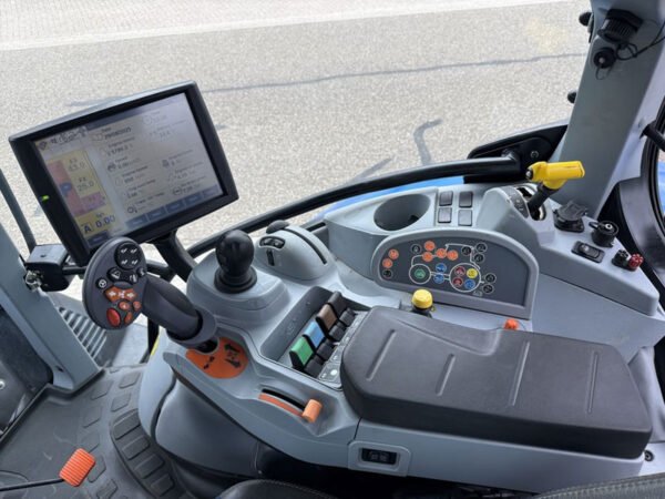 2016 New Holland T6.175 AC T4B – Power & Performance in the 175-Horsepower Class