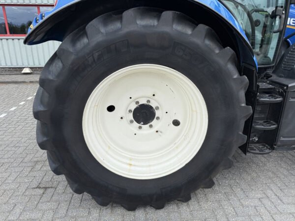 2016 New Holland T6.175 AC T4B – Power & Performance in the 175-Horsepower Class