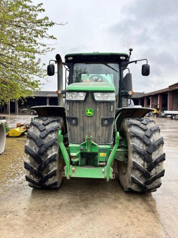 2015 John Deere 7230R – 230 Rated HP, Peak ~253 HP, Built for Tough Jobs