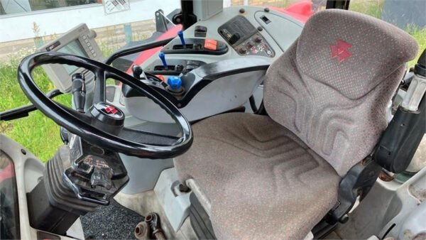 Massey Ferguson 6470 Dyna-6 – Balanced Power Flexibility for the Field