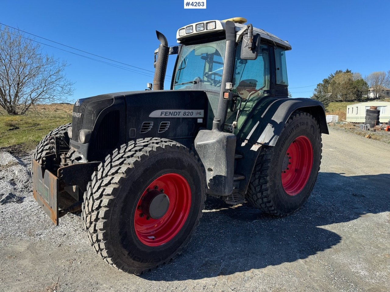 2011 Fendt 820 Vario – Strong 4WD Tractor with Added Plow Plate