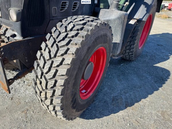 2011 Fendt 820 Vario – Strong 4WD Tractor with Added Plow Plate