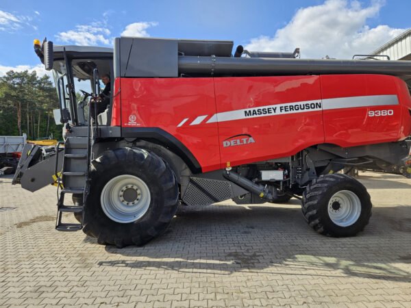 2015 Massey Ferguson Delta 9380 – High Capacity Hybrid Combine with Advanced Crop Flow