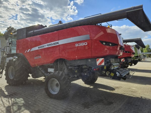2015 Massey Ferguson Delta 9380 – High Capacity Hybrid Combine with Advanced Crop Flow