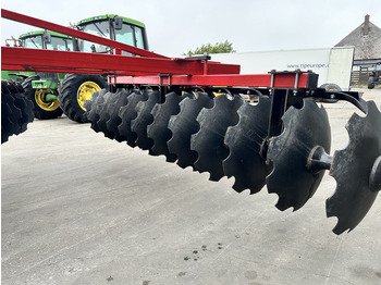 24-Disc Heavy Duty Offset Disc Harrow – Robust Soil Cultivation Tool