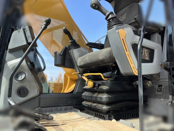 Caterpillar 323 Crawler Excavator – Heavy-Duty Construction Machine 2022