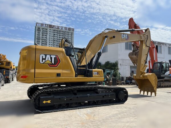 Caterpillar 323 Crawler Excavator – Heavy-Duty Construction Machine 2022