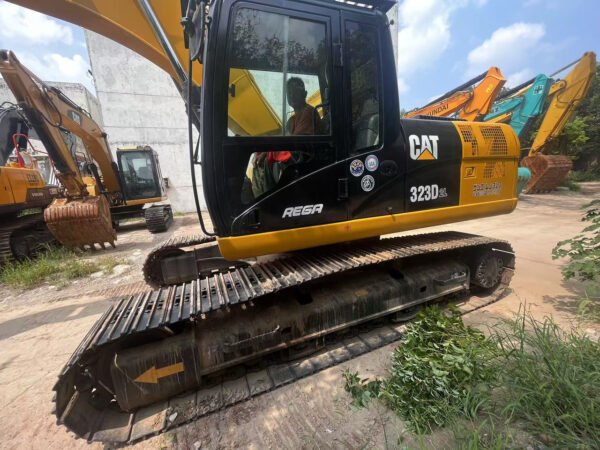 Caterpillar 323D Crawler Excavator – Heavy-Duty Earthmoving Machine 2020