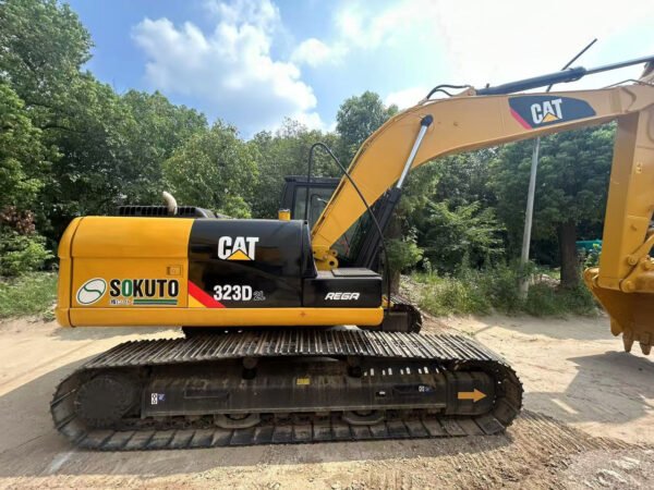 Caterpillar 323D Crawler Excavator – Heavy-Duty Earthmoving Machine 2020