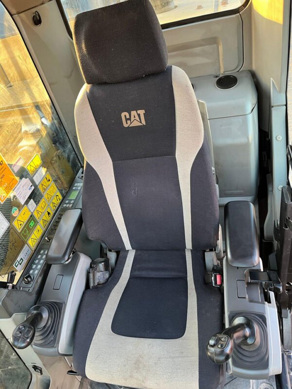 Caterpillar 323EL Crawler Excavator – Robust Heavy-Duty Earthmoving Machine 2012