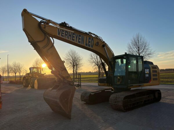 Caterpillar 323EL Crawler Excavator – Robust Heavy-Duty Earthmoving Machine