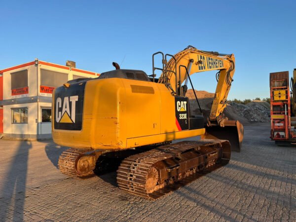 Caterpillar 323EL Crawler Excavator – Robust Heavy-Duty Earthmoving Machine