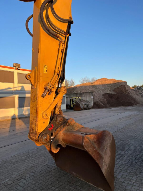 Caterpillar 323EL Crawler Excavator – Robust Heavy-Duty Earthmoving Machine