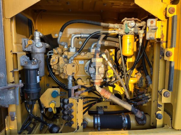 Caterpillar 323EL Crawler Excavator – Robust Heavy-Duty Earthmoving Machine