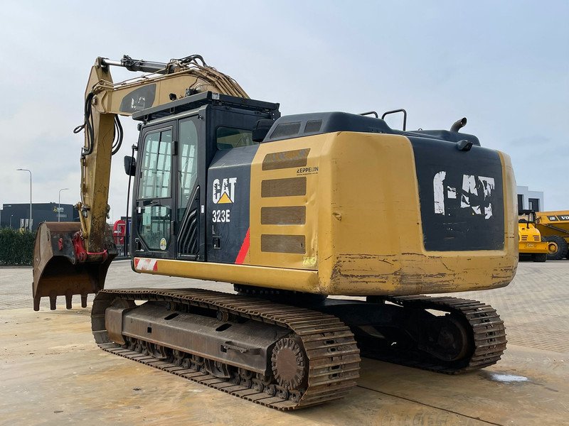 Caterpillar 323EL Crawler Excavator – Powerful Heavy-Duty Earthmoving Machine 2013