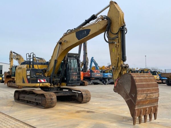 Caterpillar 323EL Crawler Excavator – Powerful Heavy-Duty Earthmoving Machine 2013 Caterpillar 323EL Crawler Excavator – Powerful Heavy-Duty Earthmoving Machine 2013