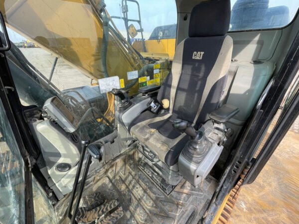 Caterpillar 323EL Crawler Excavator – Powerful Heavy-Duty Earthmoving Machine 2013 Caterpillar 323EL Crawler Excavator – Powerful Heavy-Duty Earthmoving Machine 2013