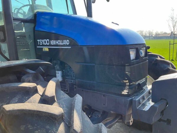 2001 New Holland TS100 Four-Wheel Drive Farm Tractor 2001 New Holland TS100 Four-Wheel Drive Farm Tractor