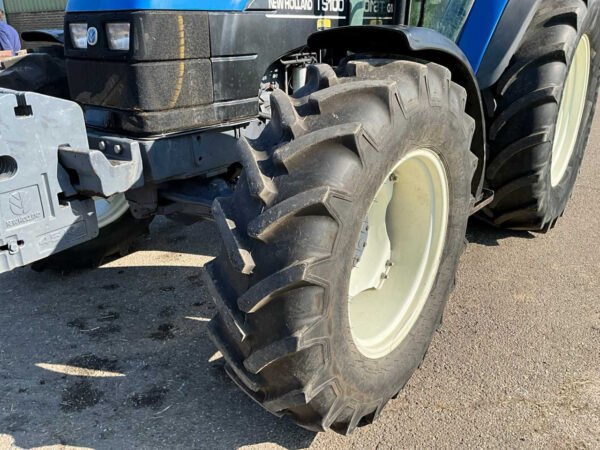 2001 New Holland TS100 Four-Wheel Drive Farm Tractor 2001 New Holland TS100 Four-Wheel Drive Farm Tractor