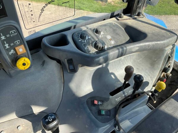 2001 New Holland TS100 Four-Wheel Drive Farm Tractor 2001 New Holland TS100 Four-Wheel Drive Farm Tractor