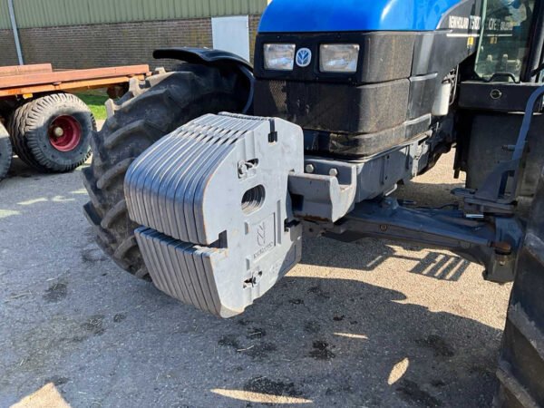 2001 New Holland TS100 Four-Wheel Drive Farm Tractor 2001 New Holland TS100 Four-Wheel Drive Farm Tractor