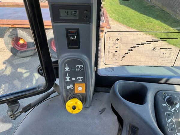 2001 New Holland TS100 Four-Wheel Drive Farm Tractor 2001 New Holland TS100 Four-Wheel Drive Farm Tractor