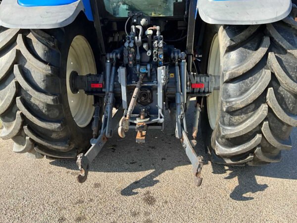 2001 New Holland TS100 Four-Wheel Drive Farm Tractor 2001 New Holland TS100 Four-Wheel Drive Farm Tractor