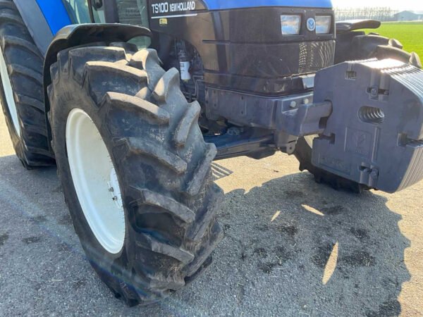 2001 New Holland TS100 Four-Wheel Drive Farm Tractor 2001 New Holland TS100 Four-Wheel Drive Farm Tractor