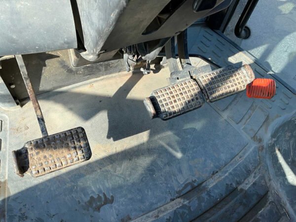 2001 New Holland TS100 Four-Wheel Drive Farm Tractor 2001 New Holland TS100 Four-Wheel Drive Farm Tractor