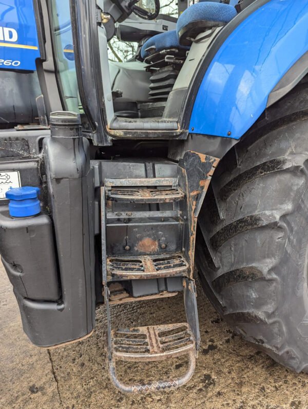 2013 New Holland T7.260 PowerCommand Tractor – 260HP 4WD Farm Tractor