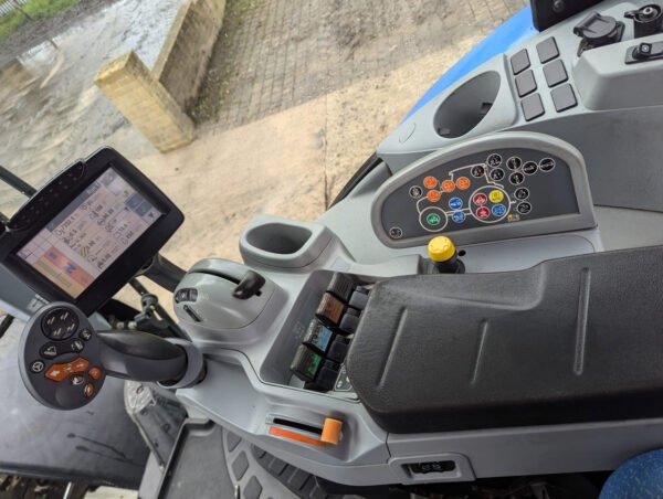 2013 New Holland T7.260 PowerCommand Tractor – 260HP 4WD Farm Tractor