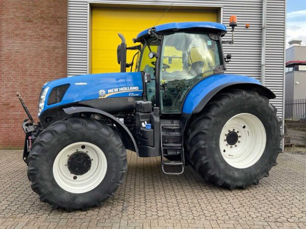2015 New Holland T7.235 All-Wheel Drive Farm Tractor