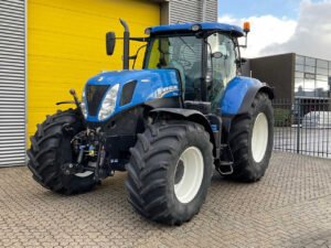 2015 New Holland T7.235 All-Wheel Drive Farm Tractor