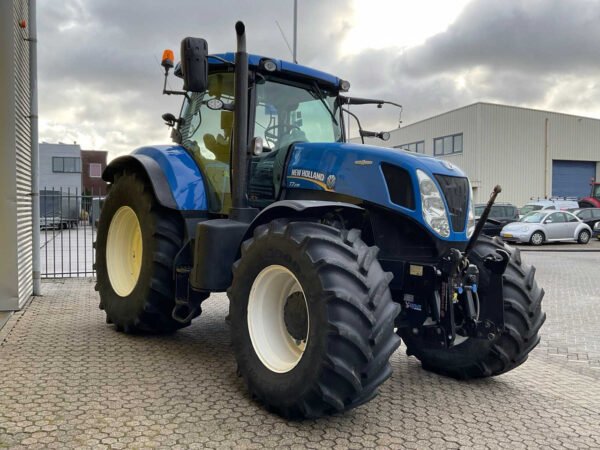 2015 New Holland T7.235 All-Wheel Drive Farm Tractor