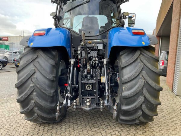 2015 New Holland T7.235 All-Wheel Drive Farm Tractor