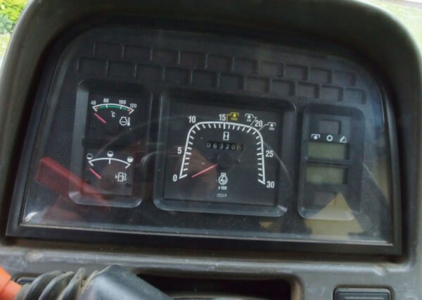 New Holland TM 140 Tractor 2004 – Powerful Agricultural Farm Tractor