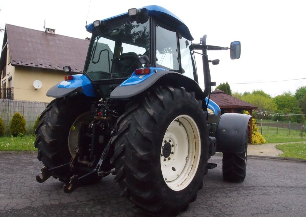 New Holland TM 140 Tractor 2004 – Powerful Agricultural Farm Tractor