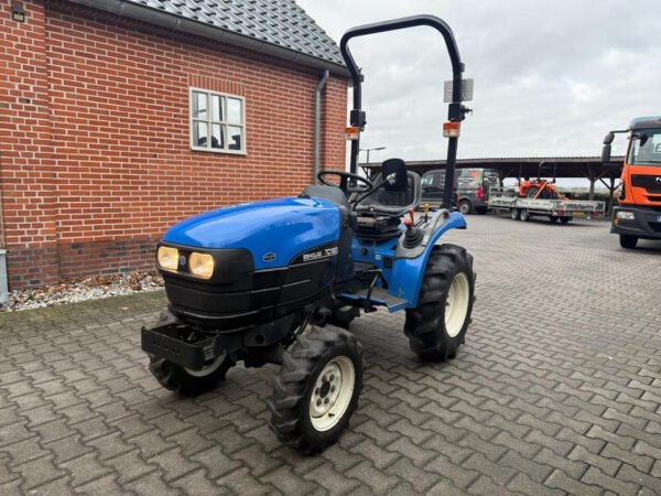 New Holland TC18D Mini Tractor – 18.5 HP Compact Utility Tractor 2016