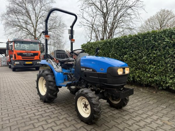 New Holland TC18D Mini Tractor – 18.5 HP Compact Utility Tractor 2016