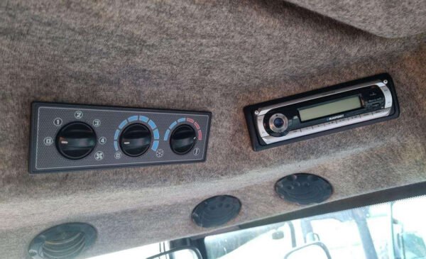 Massey Ferguson 6465 Dyna-6 Farm Tractor – Medium-Duty Agricultural Power 2008