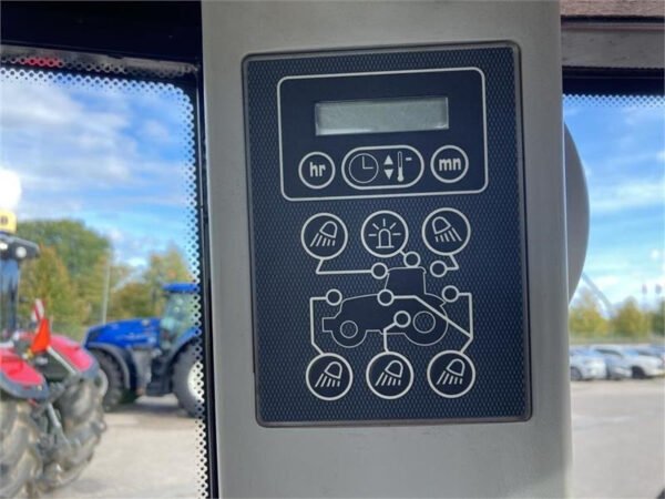 2004 Massey Ferguson 6480 Dyna 4 – 4WD Farm Tractor