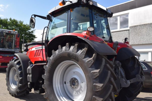 Massey Ferguson MF 7715 Dyna-6 – Powerful Farm Tractor 2016