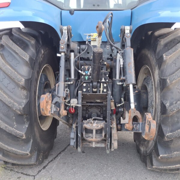 New Holland T8.390 4WD Farm Tractor – High-Power Agricultural Machine 2013 New Holland T8.390 4WD Farm Tractor – High-Power Agricultural Machine 2013