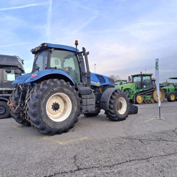 New Holland T8.390 4WD Farm Tractor – High-Power Agricultural Machine 2013 New Holland T8.390 4WD Farm Tractor – High-Power Agricultural Machine 2013